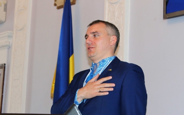 Александр Сенкевич явился на сессию в вышиванке Фото № 1 Александр Сенкевич явился на сессию в вышиванке Фото № 1