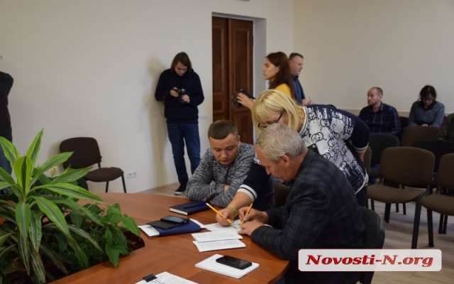 Николаевские депутаты не могут решить вопросы о реорганизации детских поликлиник и закрытии тубдиспансера Фото № 1 Николаевские депутаты не могут решить вопросы о реорганизации детских поликлиник и закрытии тубдиспансера Фото № 1
