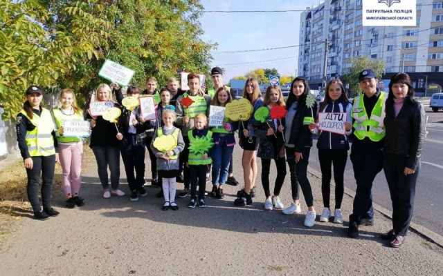 Патрульные и школьники провели акцию «Ответственный водитель» Фото № 3 Патрульные и школьники провели акцию «Ответственный водитель» Фото № 3