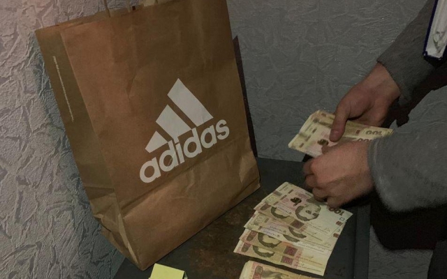 На взятке в 30 тысяч гривен николаевские правоохранители задержали чиновника Управления Гоструда Фото № 1 На взятке в 30 тысяч гривен николаевские правоохранители задержали чиновника Управления Гоструда Фото № 1