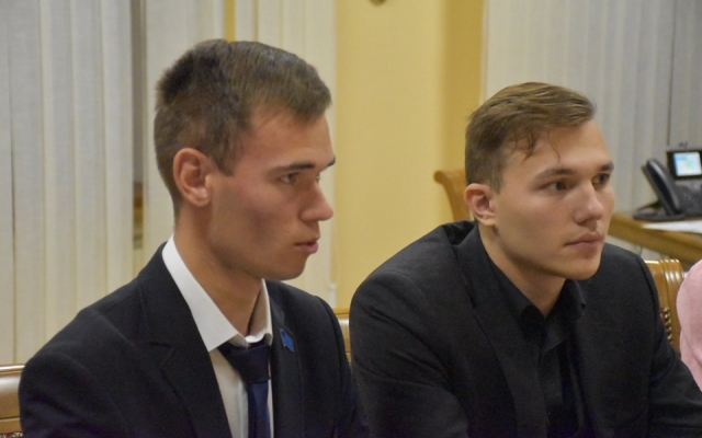 Губернатор Николаевской области Александр Стадник встретился с представителями «Молодежного центра научной деятельности» Фото № 3 Губернатор Николаевской области Александр Стадник встретился с представителями «Молодежного центра научной деятельности» Фото № 3