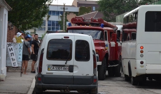 Спасатели не смогли попасть на место пожара – в Коблево аншлаг Фото № 0 Спасатели не смогли попасть на место пожара – в Коблево аншлаг Фото № 0