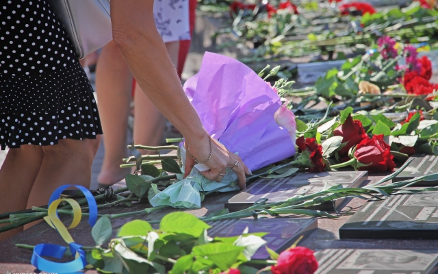 Жители Николаева почтили память павших десантников Фото № 87 Жители Николаева почтили память павших десантников Фото № 87
