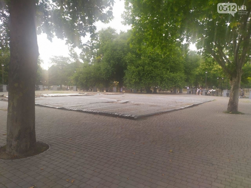 В сквере В сквере
