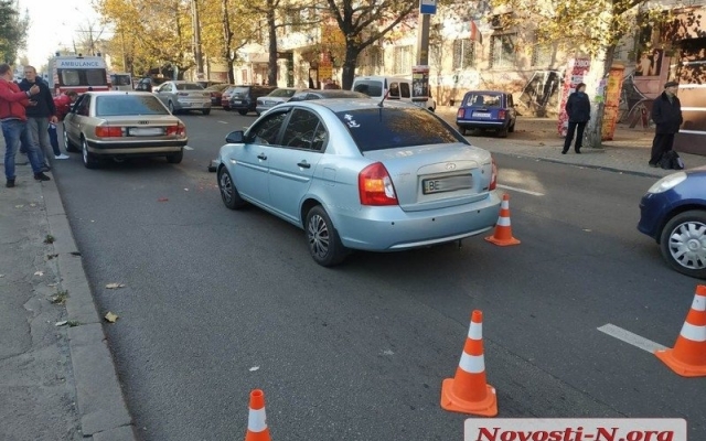 На Центральном проспекте столкнулись две машины, есть пострадавшие Фото № 3 На Центральном проспекте столкнулись две машины, есть пострадавшие Фото № 3