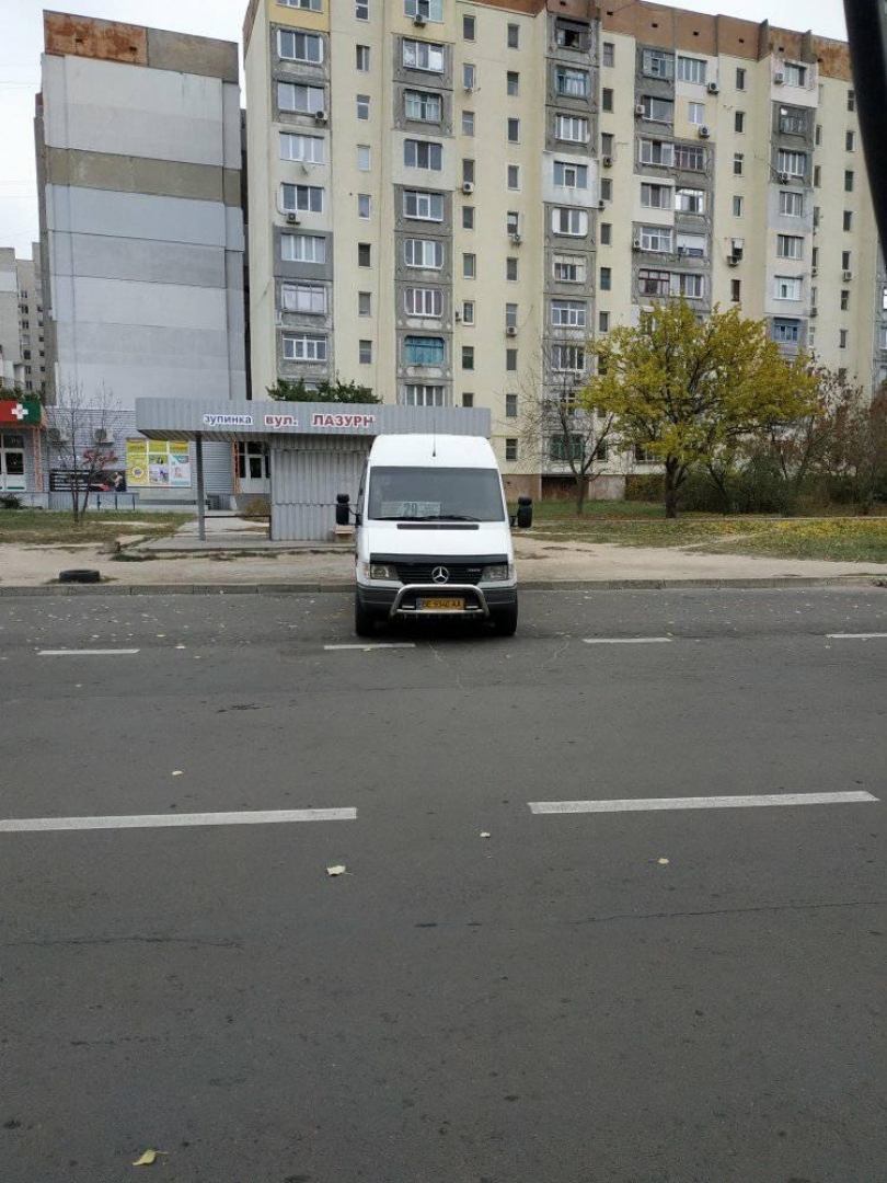 Маршрутчики Николаева тонируют наглухо свои автобусы, чтобы брать стоячих пассажиров Фото № 3 Маршрутчики Николаева тонируют наглухо свои автобусы, чтобы брать стоячих пассажиров Фото № 3
