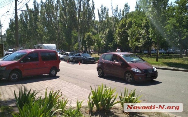 В центре Николаева ДТП: Daewoo врезался в Audi Фото № 0 В центре Николаева ДТП: Daewoo врезался в Audi Фото № 0