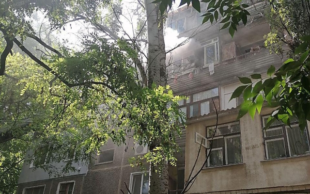 В Николаеве горела квартира в пятиэтажке – из огня спасли собаку Фото № 3 В Николаеве горела квартира в пятиэтажке – из огня спасли собаку Фото № 3