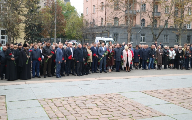 В Николаеве прошли торжества ко Дню освобождения Украины от нацистских захватчиков Фото № 6 В Николаеве прошли торжества ко Дню освобождения Украины от нацистских захватчиков Фото № 6