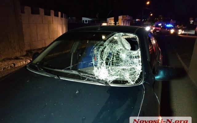 В Николаеве пешехода сбила сначала легковушка, затем микроавтобус: мужчина погиб на месте Фото № 6 В Николаеве пешехода сбила сначала легковушка, затем микроавтобус: мужчина погиб на месте Фото № 6