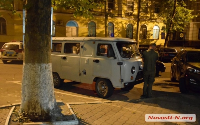 В Николаеве на Потемкинской несколько человек устроили дебош Фото № 0 В Николаеве на Потемкинской несколько человек устроили дебош Фото № 0