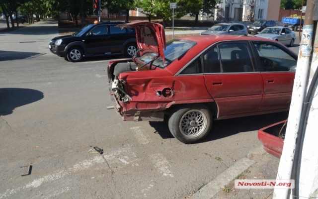 В районе Садовой в Николаеве столкнулись В районе Садовой в Николаеве столкнулись