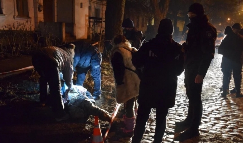 В центре Николаева прохожие обнаружили труп мужчины с ножевым ранением Фото № 0 В центре Николаева прохожие обнаружили труп мужчины с ножевым ранением Фото № 0