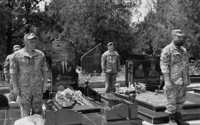В Николаеве установили памятник погибшему воину АТО Фото № 0 В Николаеве установили памятник погибшему воину АТО Фото № 0