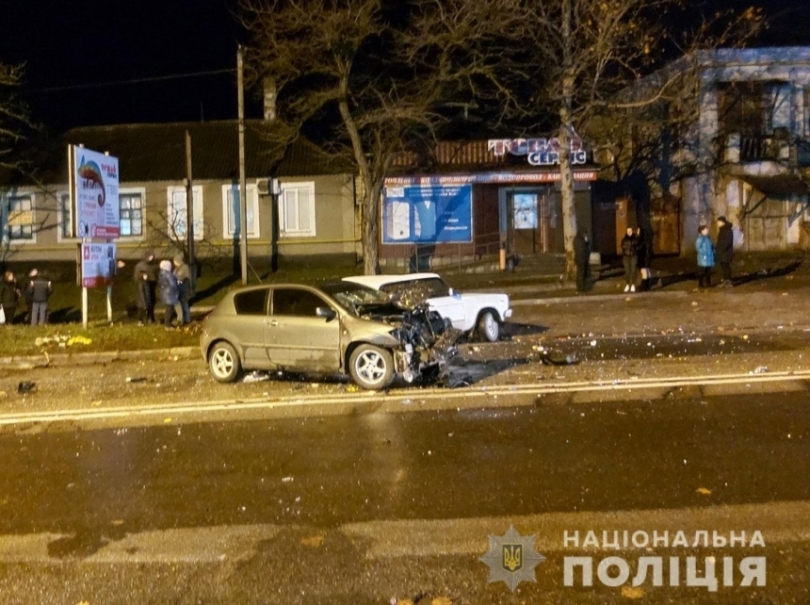 В Вознесенске столкнулись Тoyota и ВАЗ, есть пострадавшие Фото № 1 В Вознесенске столкнулись Тoyota и ВАЗ, есть пострадавшие Фото № 1
