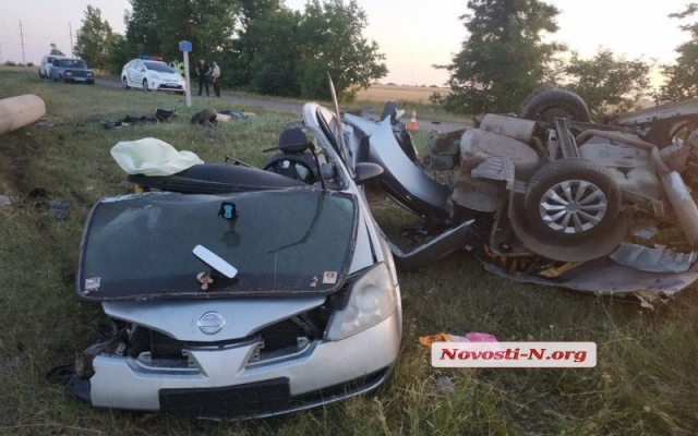 На трассе в районе Рыбаковки произошла жуткая авария: автомобиль разорвало пополам, водитель и пассажир – погибли Фото № 6 На трассе в районе Рыбаковки произошла жуткая авария: автомобиль разорвало пополам, водитель и пассажир – погибли Фото № 6
