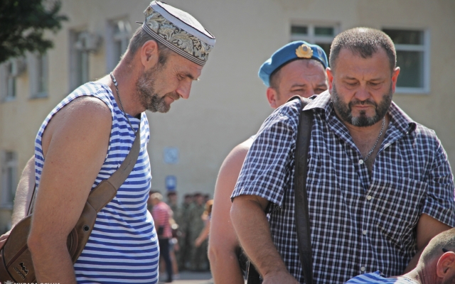 Жители Николаева почтили память павших десантников Фото № 70 Жители Николаева почтили память павших десантников Фото № 70