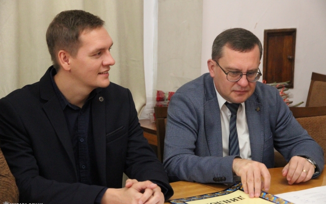 Мэр Николаева Александр Сенкевич вручил награды по случаю Дня автомобилиста и дорожника Фото № 6 Мэр Николаева Александр Сенкевич вручил награды по случаю Дня автомобилиста и дорожника Фото № 6