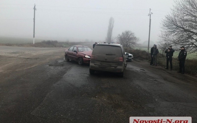 Возле Калиновки столкнулись два автомобиля, есть пострадавшие Фото № 3 Возле Калиновки столкнулись два автомобиля, есть пострадавшие Фото № 3