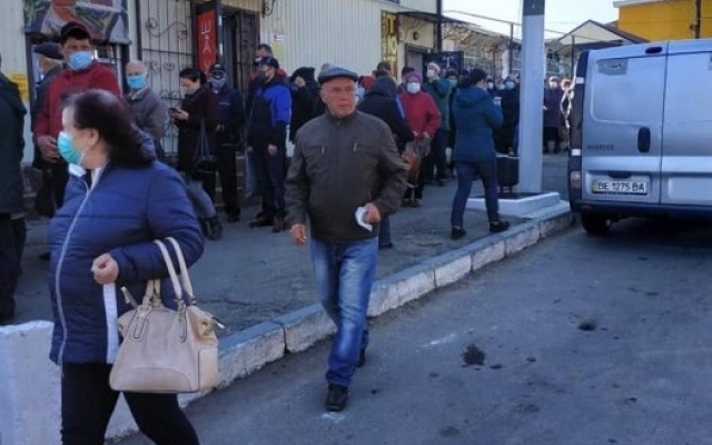 В Первомайске открыли рынок — выстроились огромные очереди Фото № 2 В Первомайске открыли рынок — выстроились огромные очереди Фото № 2