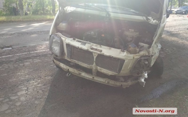 На трассе из-за жуткой аварии с пострадавшими образовались автомобильные заторы Фото № 4 На трассе из-за жуткой аварии с пострадавшими образовались автомобильные заторы Фото № 4