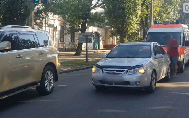 «Скорая помощь» на Пушкинской врезалась в автомобиль Фото № 1 «Скорая помощь» на Пушкинской врезалась в автомобиль Фото № 1