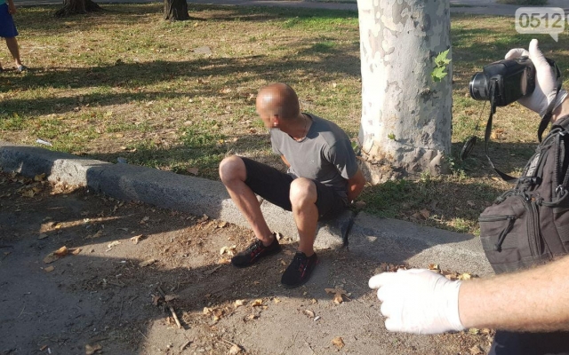 На Южной мужчина совершил разбойное нападение на прохожего, ударил его палкой по голове и украл личные вещи своей жертвы Фото № 4 На Южной мужчина совершил разбойное нападение на прохожего, ударил его палкой по голове и украл личные вещи своей жертвы Фото № 4