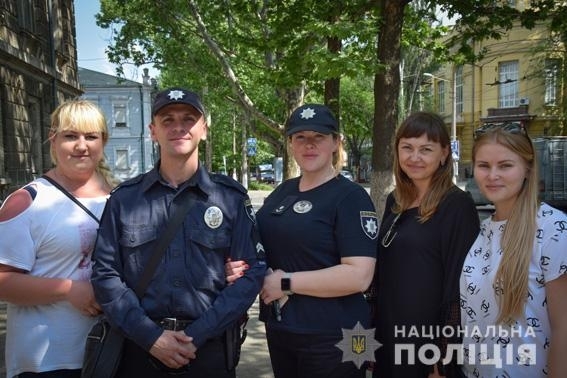 Очередной отряд николаевских полицейских отправился на стажировку в Луганскую область Фото № 4 Очередной отряд николаевских полицейских отправился на стажировку в Луганскую область Фото № 4