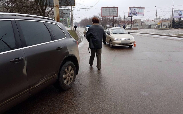 В центре Николаева из-за несоблюдения правил дорожного движения столкнулись две иномарки Фото № 5 В центре Николаева из-за несоблюдения правил дорожного движения столкнулись две иномарки Фото № 5