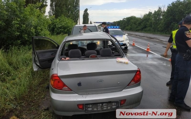 На въезде в город автомобиль врезался в столб, водитель скрылся с места дорожного инцидента Фото № 7 На въезде в город автомобиль врезался в столб, водитель скрылся с места дорожного инцидента Фото № 7