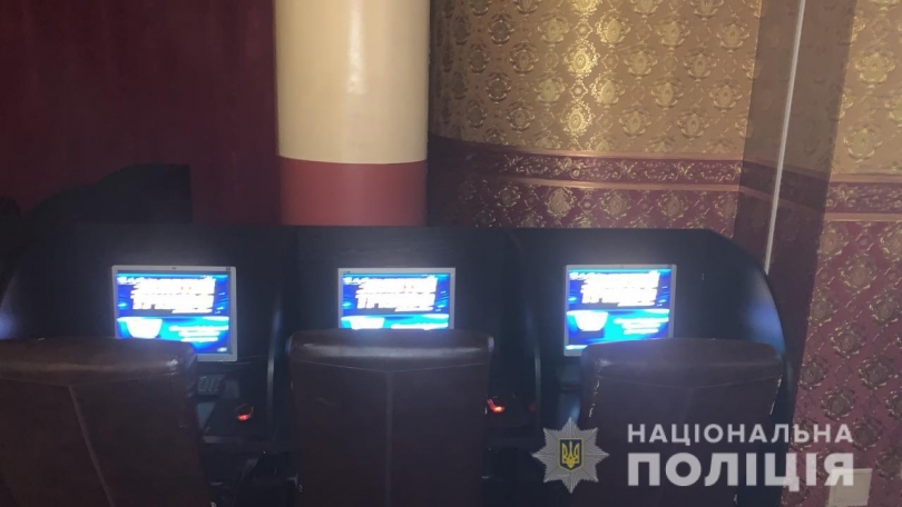Изъяли все оборудование - в Николаеве полиция прекратила работу подпольного игорного зала Фото № 0 Изъяли все оборудование - в Николаеве полиция прекратила работу подпольного игорного зала Фото № 0