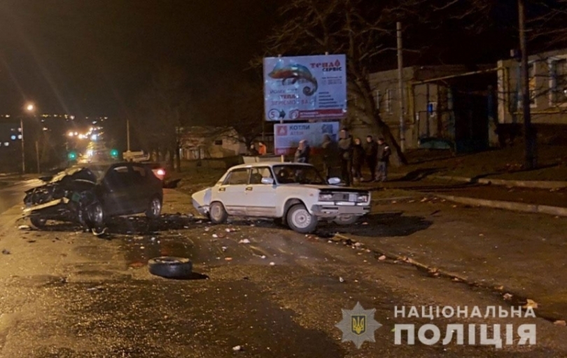 В Вознесенске столкнулись Тoyota и ВАЗ, есть пострадавшие Фото № 0 В Вознесенске столкнулись Тoyota и ВАЗ, есть пострадавшие Фото № 0