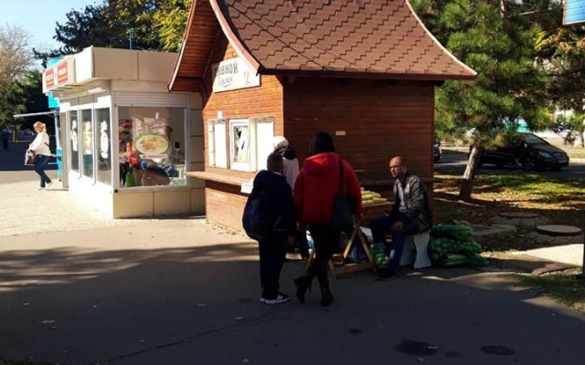 В микрорайоне Лески на 3-й Слободской снесли пять незаконных МАФов Фото № 7 В микрорайоне Лески на 3-й Слободской снесли пять незаконных МАФов Фото № 7