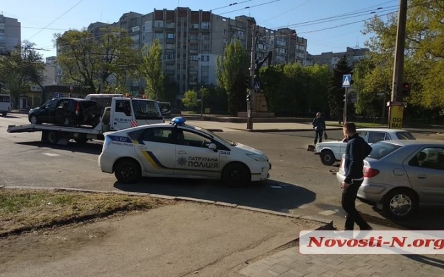 По вине пьяного водителя на Центральном проспекте столкнулись две иномарки Фото № 6 По вине пьяного водителя на Центральном проспекте столкнулись две иномарки Фото № 6
