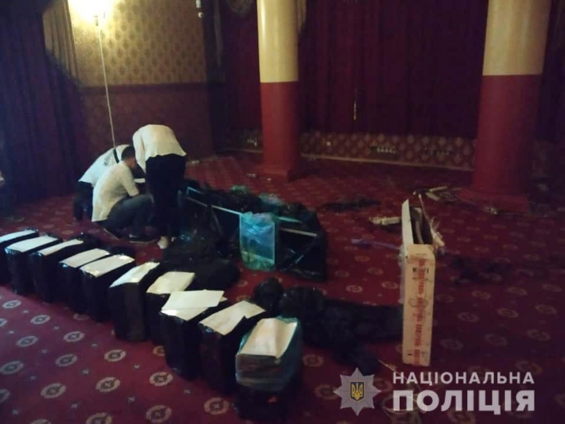 Изъяли все оборудование - в Николаеве полиция прекратила работу подпольного игорного зала Фото № 1 Изъяли все оборудование - в Николаеве полиция прекратила работу подпольного игорного зала Фото № 1