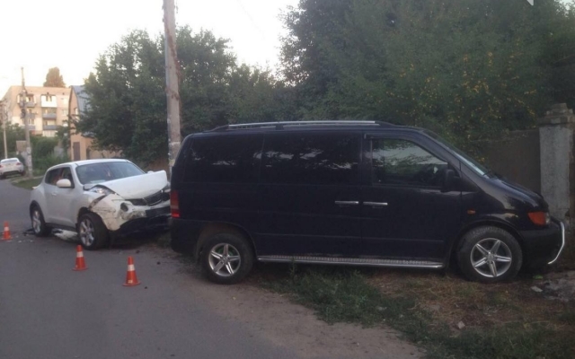Водители автомобилей попали в больницу в результате ДТП Фото № 1 Водители автомобилей попали в больницу в результате ДТП Фото № 1