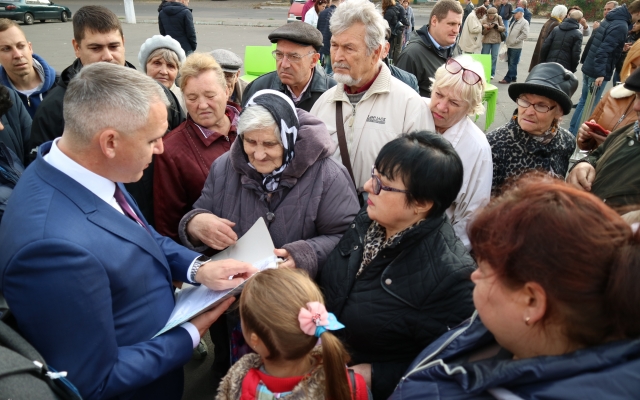 Мэр Николаева Александр Сенкевич встретился с жителями Корабельного района Фото № 4 Мэр Николаева Александр Сенкевич встретился с жителями Корабельного района Фото № 4