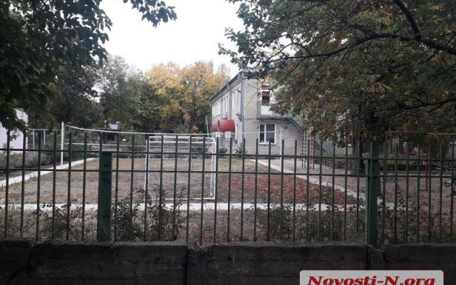 В центре жилого массива возле детского сада «Сказка» городские власти обустраивают ночлежку для бомжей Фото № 2 В центре жилого массива возле детского сада «Сказка» городские власти обустраивают ночлежку для бомжей Фото № 2