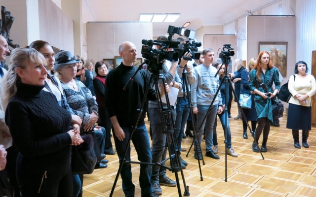 В Николаеве открылась выставка народных художников Украины Фото № 4 В Николаеве открылась выставка народных художников Украины Фото № 4