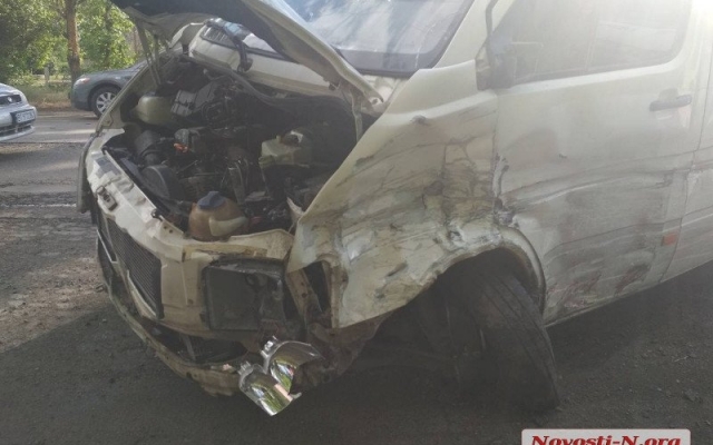 На трассе из-за жуткой аварии с пострадавшими образовались автомобильные заторы Фото № 3 На трассе из-за жуткой аварии с пострадавшими образовались автомобильные заторы Фото № 3