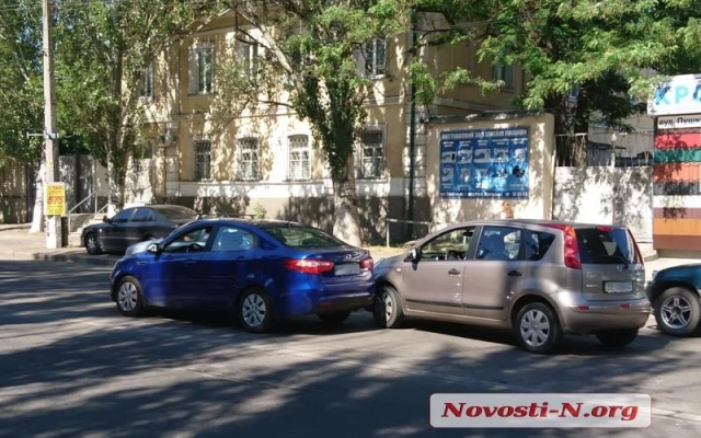 На Пушкинской аварии: не соблюдал дистанцию и врезался в автомобиль Фото № 2 На Пушкинской аварии: не соблюдал дистанцию и врезался в автомобиль Фото № 2