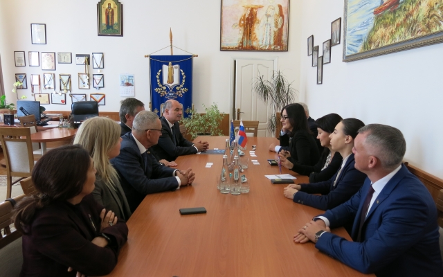 Представители Словацкой Республики представили николаевским студентам и преподавателям программу сотрудничества Фото № 2 Представители Словацкой Республики представили николаевским студентам и преподавателям программу сотрудничества Фото № 2