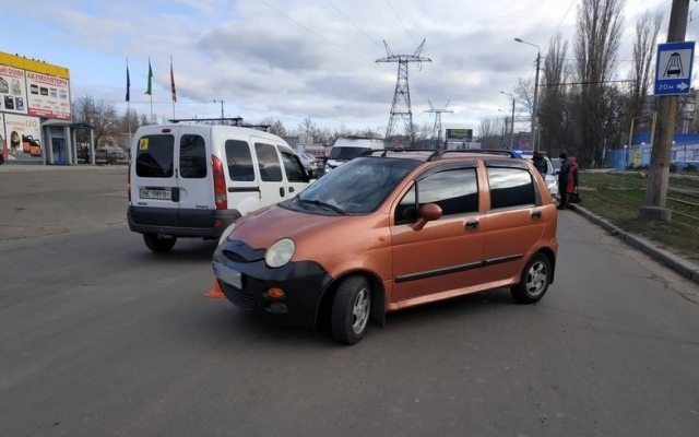В Николаеве девушка на автомобиле сбила пешехода Фото № 3 В Николаеве девушка на автомобиле сбила пешехода Фото № 3