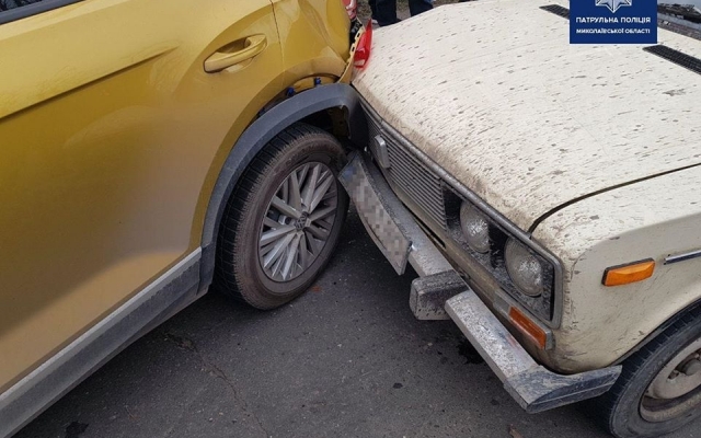 Пьяный водитель на угнанном авто устроил гонки с патрульными в центре города Фото № 0 Пьяный водитель на угнанном авто устроил гонки с патрульными в центре города Фото № 0