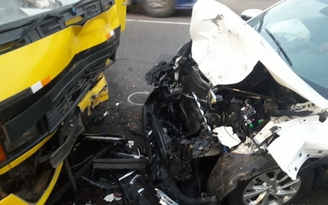 В Вознесенске столкнулись автомобиль и рейсовый автобус, пострадали восемь человек, в том числе трое детей Фото № 2 В Вознесенске столкнулись автомобиль и рейсовый автобус, пострадали восемь человек, в том числе трое детей Фото № 2