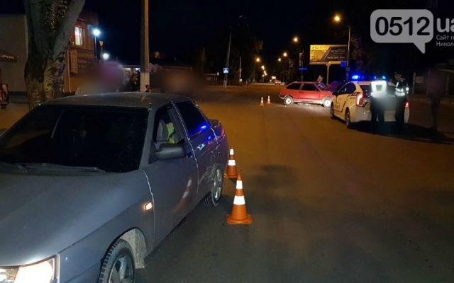 На Героев Украины произошла авария с участием трех автомобилей, пострадали женщина и ребенок Фото № 5 На Героев Украины произошла авария с участием трех автомобилей, пострадали женщина и ребенок Фото № 5