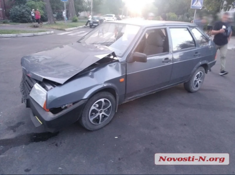За один вечер в Николаеве в ДТП попали «скорая» и полицейское авто Фото № 1 За один вечер в Николаеве в ДТП попали «скорая» и полицейское авто Фото № 1