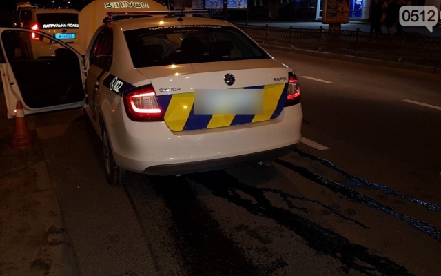Преследование нарушителя: патрульная полиция догоняла автомобиль и врезалась в столб Фото № 1 Преследование нарушителя: патрульная полиция догоняла автомобиль и врезалась в столб Фото № 1
