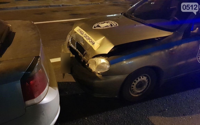 Авария на Центральном проспекте: автомобиль охранной фирмы врезался в иномарку Фото № 0 Авария на Центральном проспекте: автомобиль охранной фирмы врезался в иномарку Фото № 0