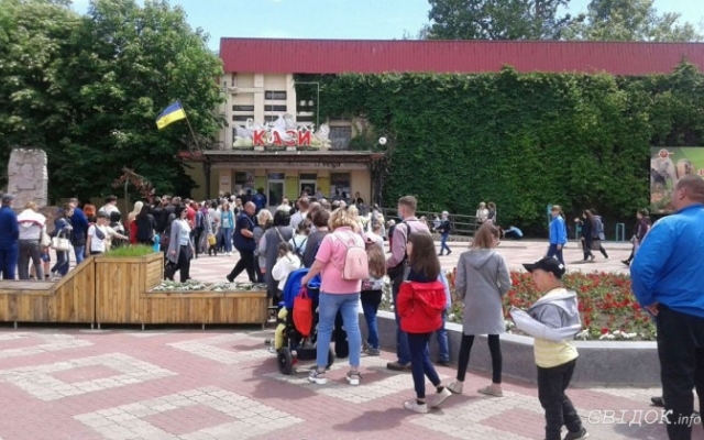 Сегодня в Николаевском зоопарке аншлаг Фото № 1 Сегодня в Николаевском зоопарке аншлаг Фото № 1